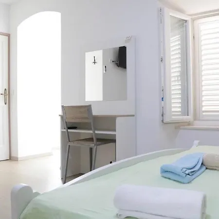 Studio Apartments & Rooms Lela, Sipan Island Sipanska Luka  Exterior photo