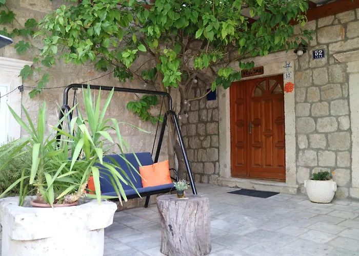 Studio Apartments & Rooms Lela, Sipan Island