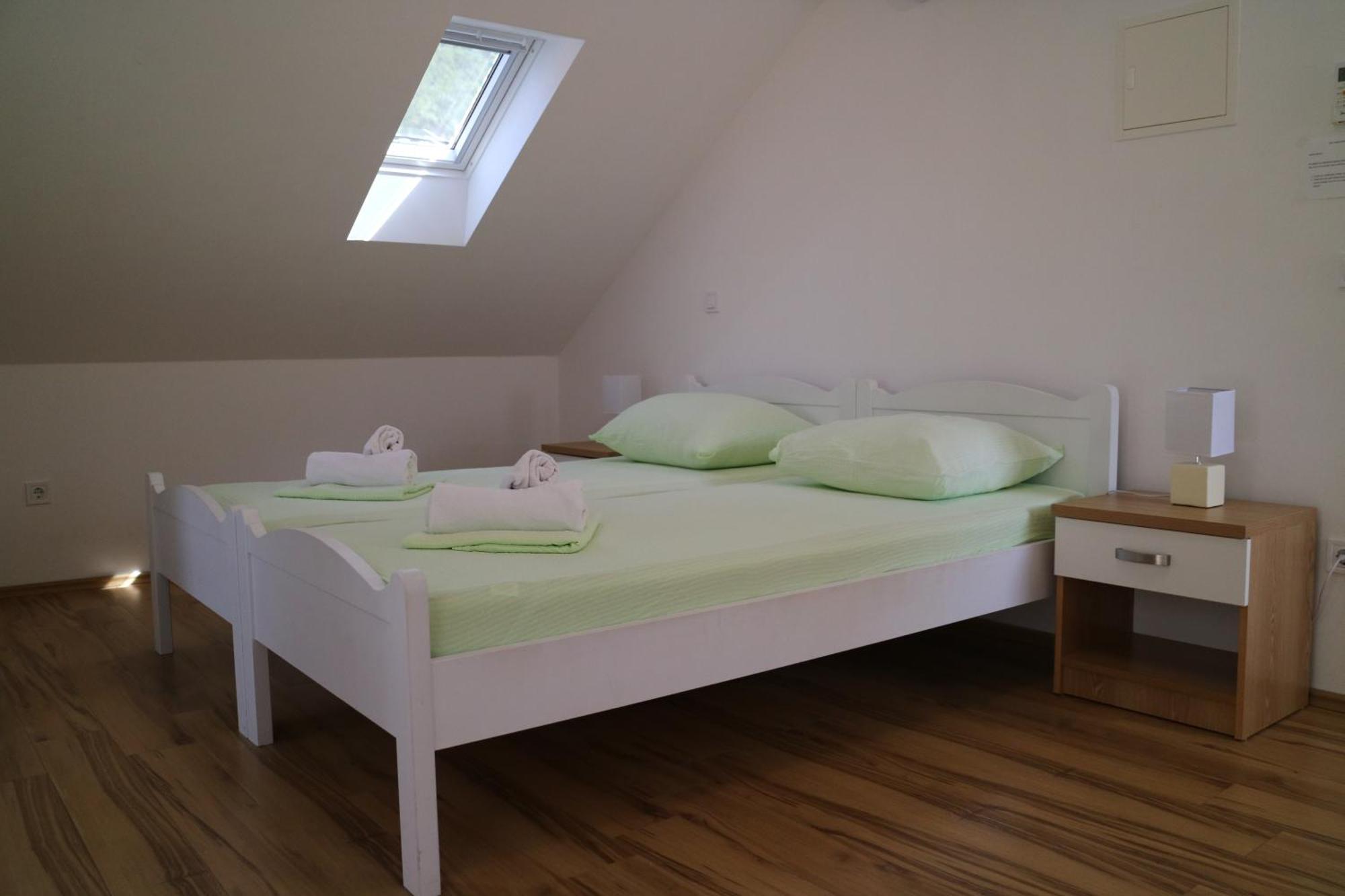 Apartment & Lela, Sipan Island *