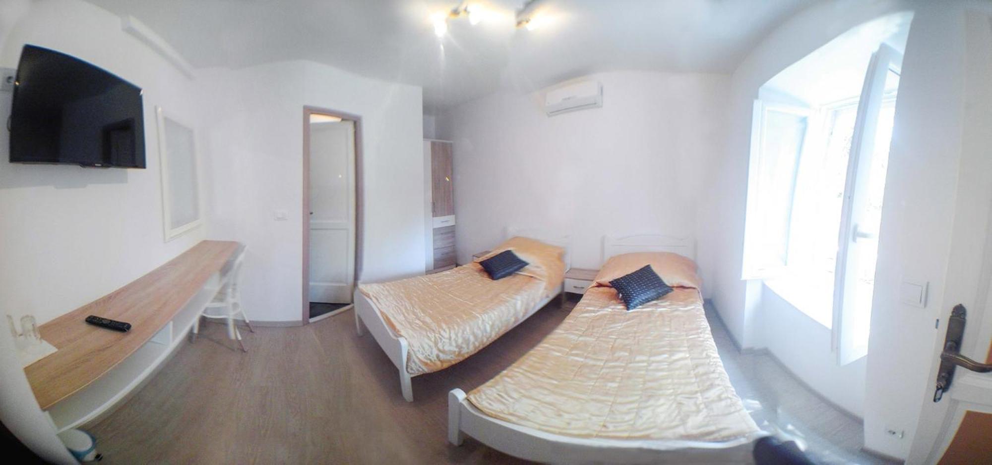 & Lela, Sipan Island Apartment