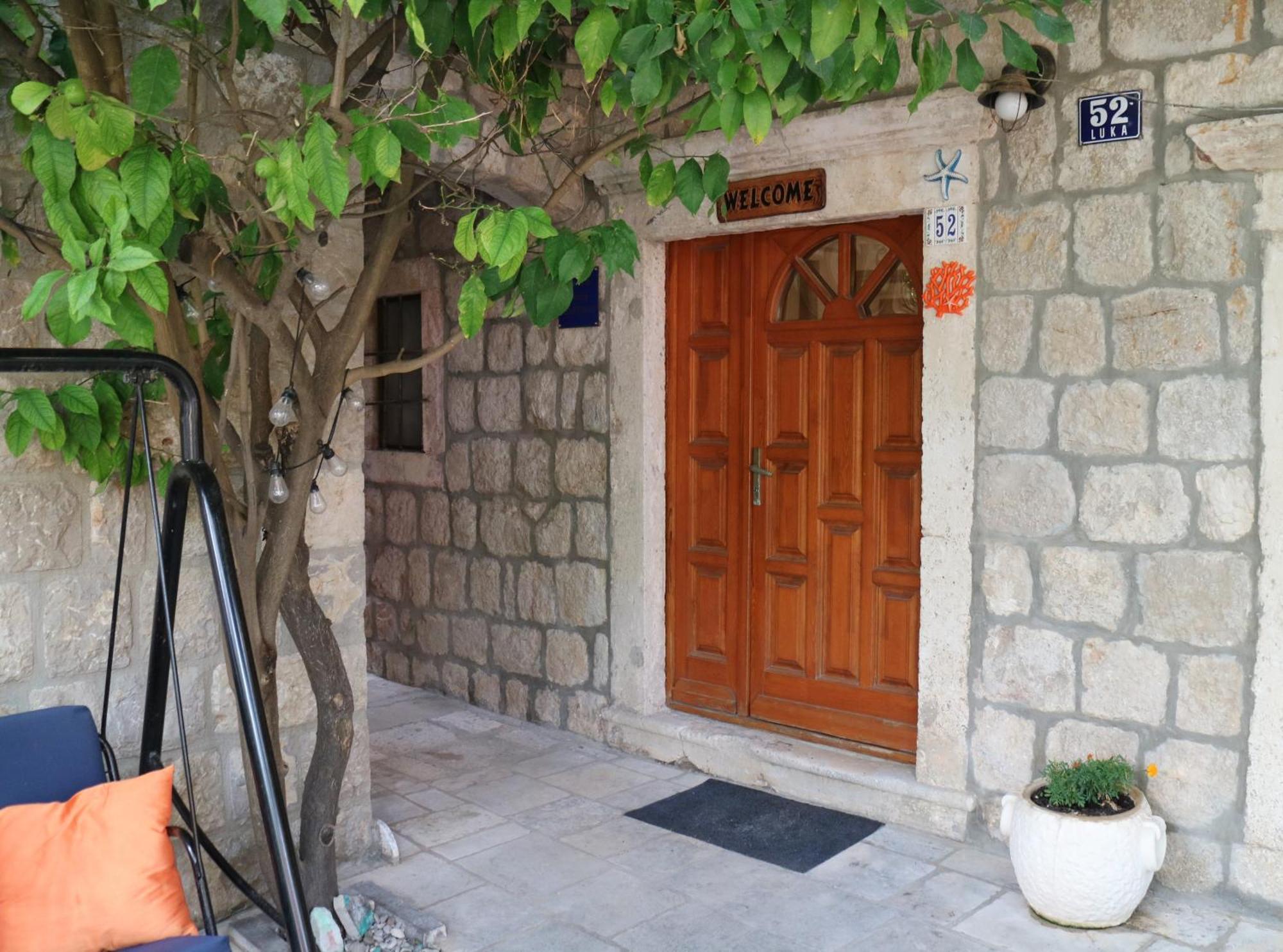 Apartment & Lela, Sipan Island