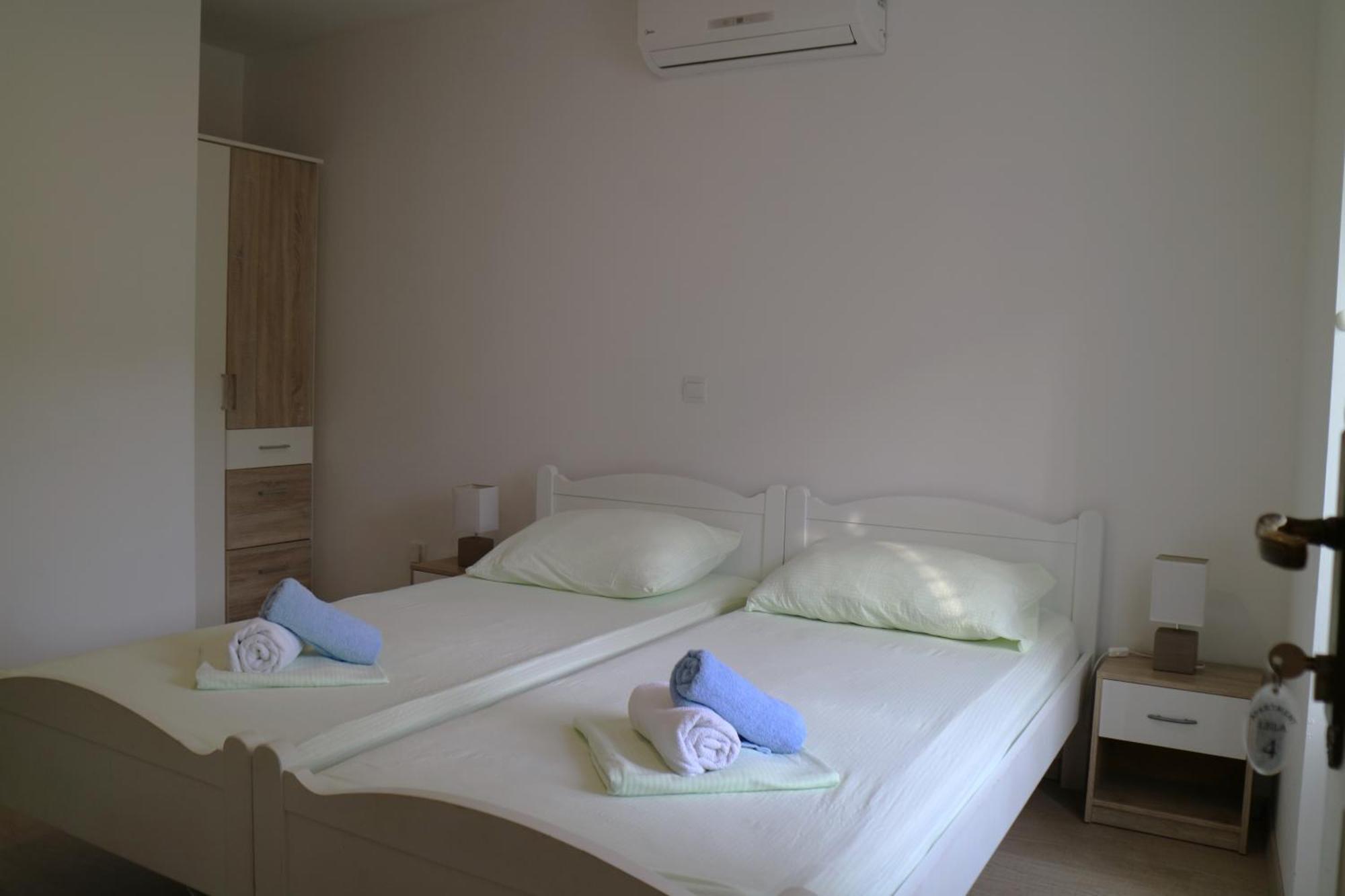 & Lela, Sipan Island Apartment